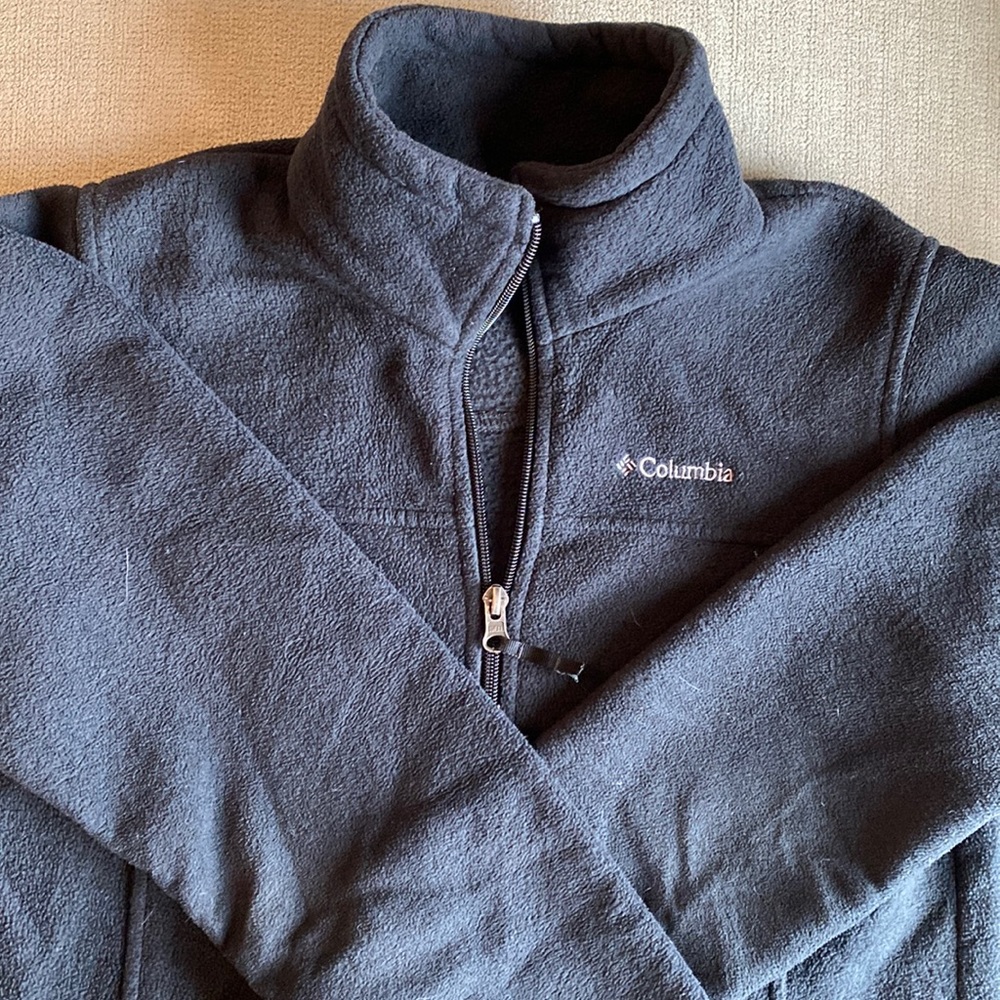 Boys Columbia black zippered Size L fleece jacket.